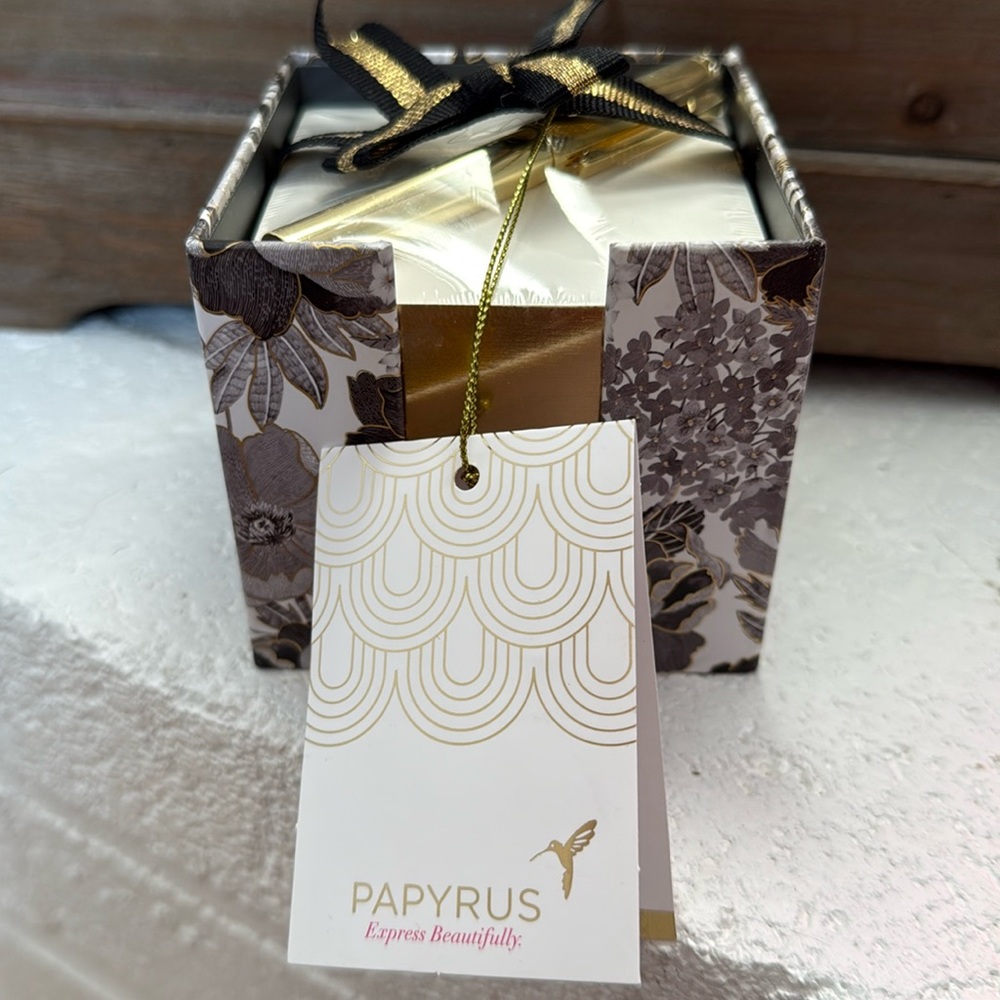 Papyrus note organizer with pen , 600 pages